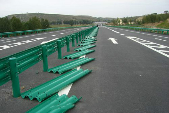 济源波形护栏的维护与管理确保道路安全的关键步骤